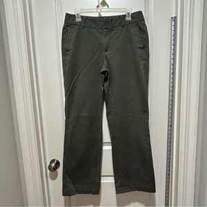 Dockers Iconic Khaki Trousers. Women’s size 10 Med. Army green. Low rise.